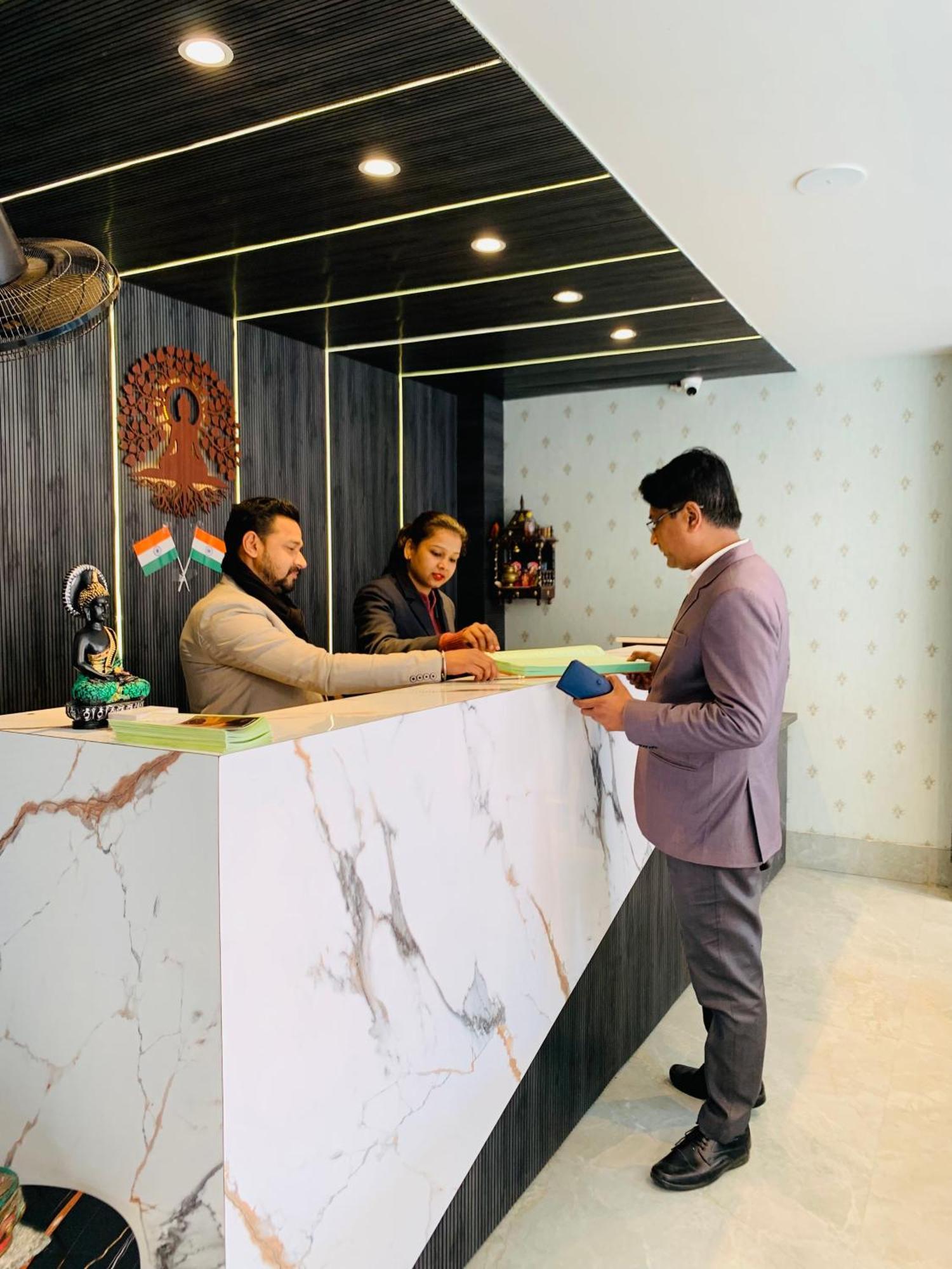 Hotel Nirvana Bliss, Behind Parmarth Niketan Rishīkesh Екстериор снимка