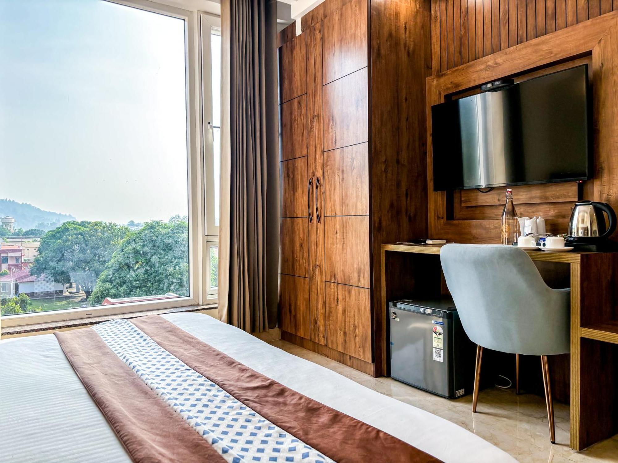 Hotel Nirvana Bliss, Behind Parmarth Niketan Rishīkesh Екстериор снимка