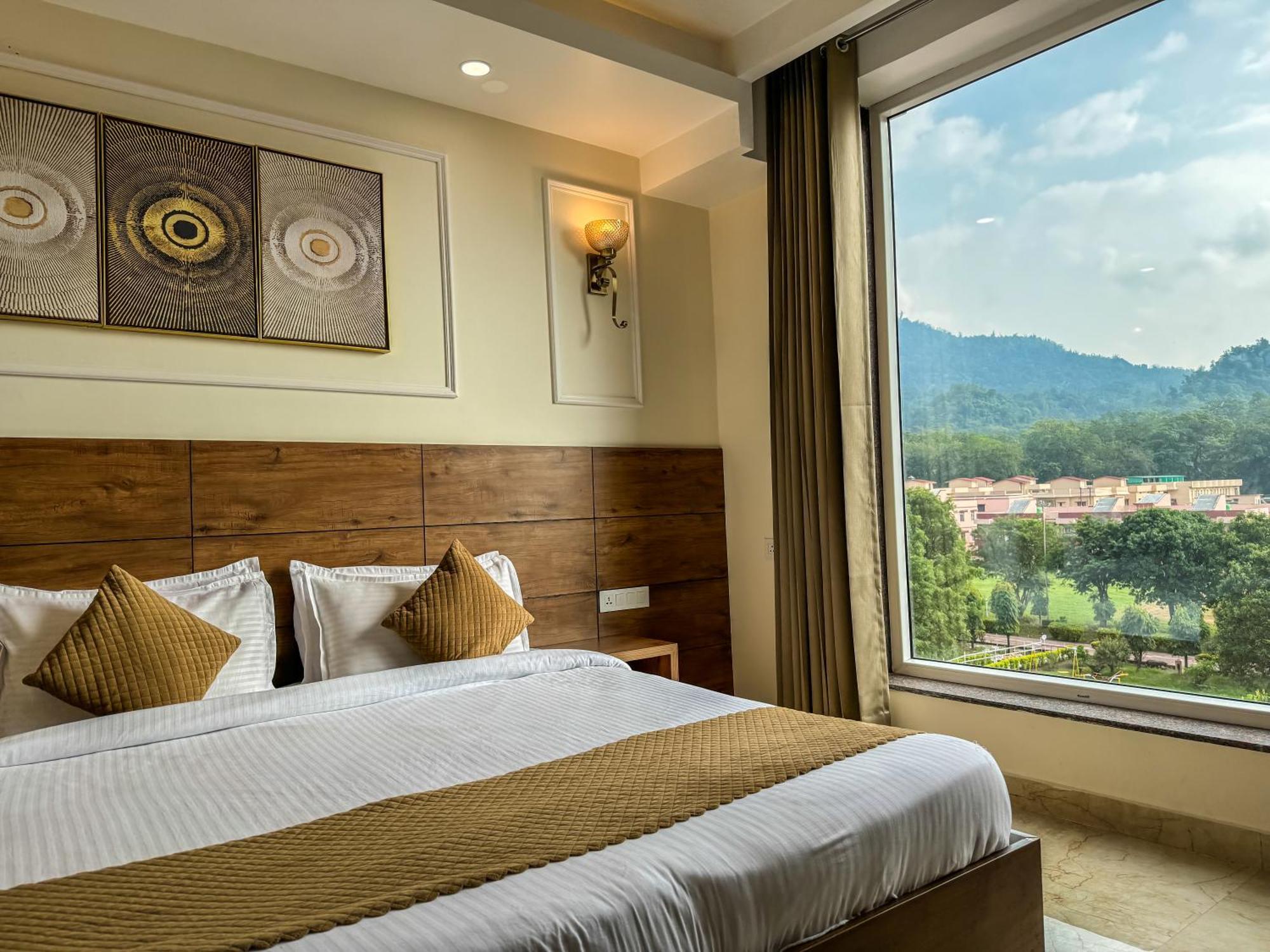 Hotel Nirvana Bliss, Behind Parmarth Niketan Rishīkesh Екстериор снимка
