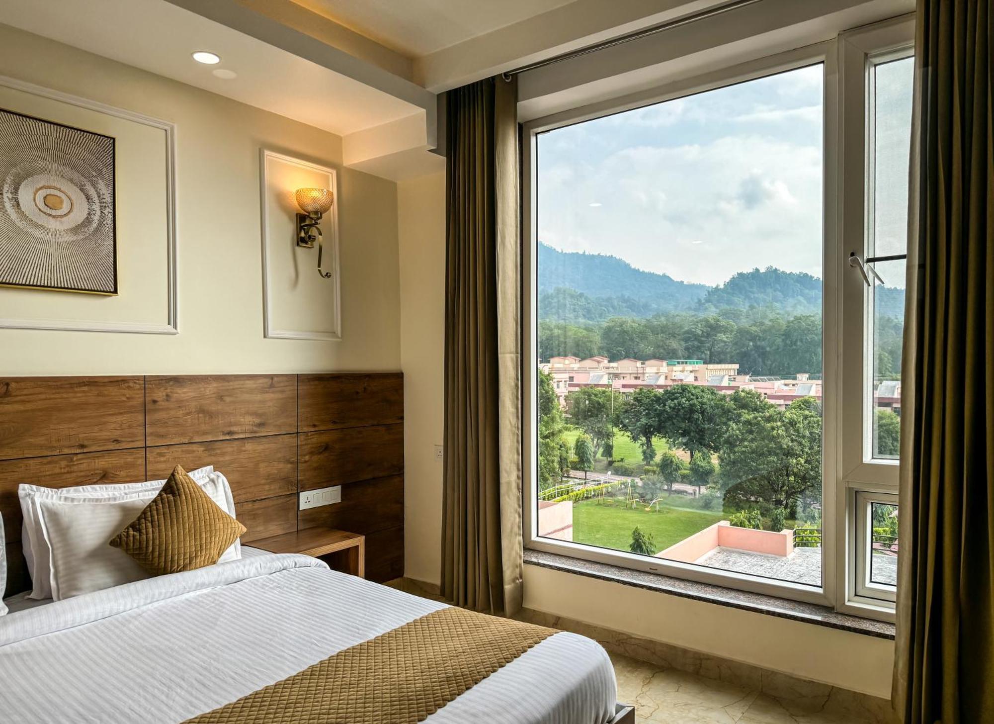 Hotel Nirvana Bliss, Behind Parmarth Niketan Rishīkesh Екстериор снимка