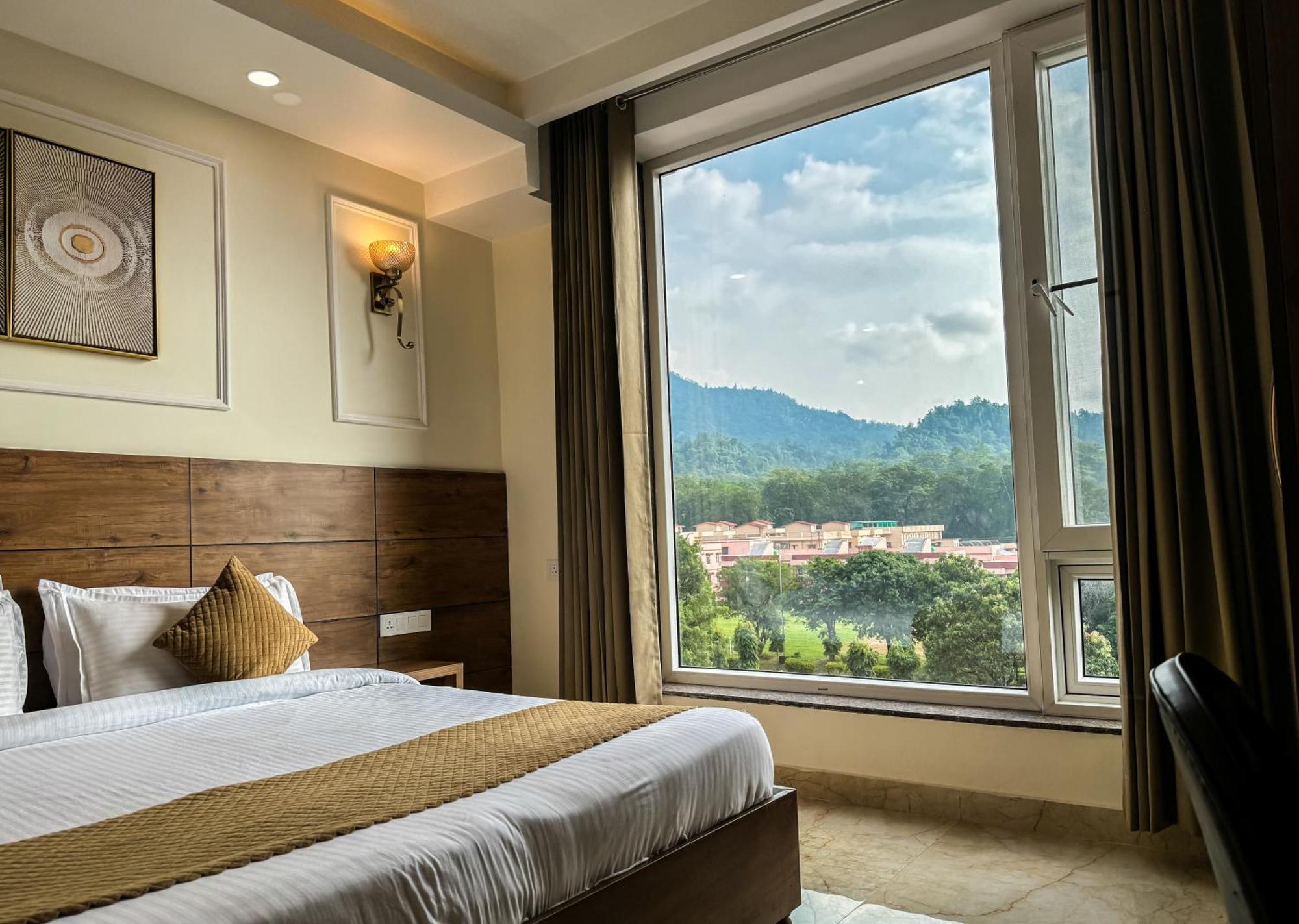 Hotel Nirvana Bliss, Behind Parmarth Niketan Rishīkesh Екстериор снимка