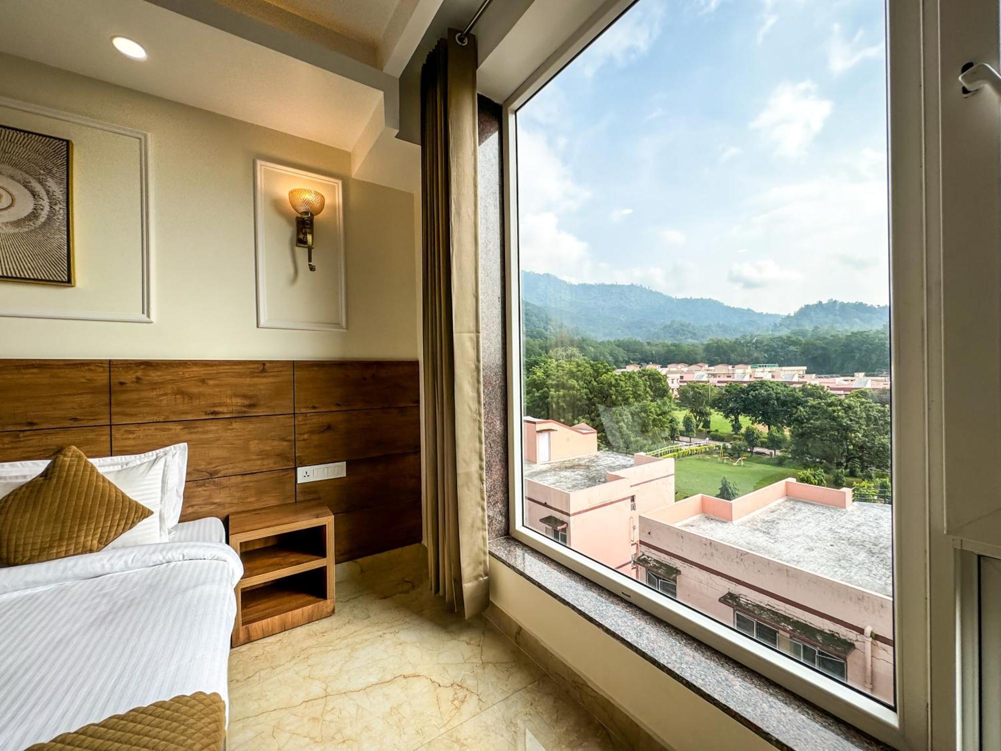 Hotel Nirvana Bliss, Behind Parmarth Niketan Rishīkesh Екстериор снимка