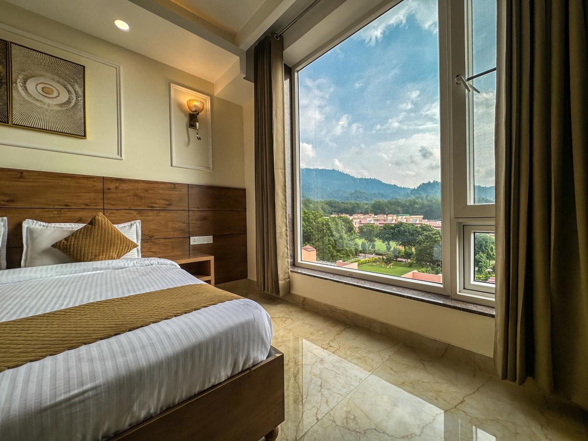 Hotel Nirvana Bliss, Behind Parmarth Niketan Rishīkesh Екстериор снимка